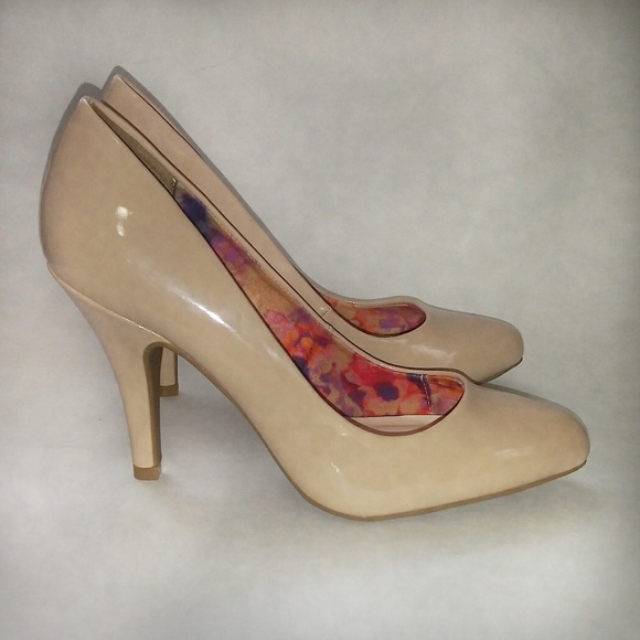 Fergalicious Shoes - NWOB Beige Tan Patent Leather pumps heels